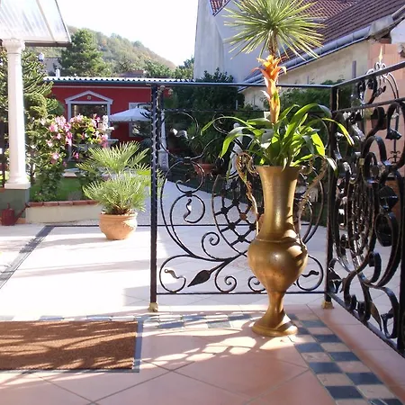 Bed and Breakfast Villa-angelina