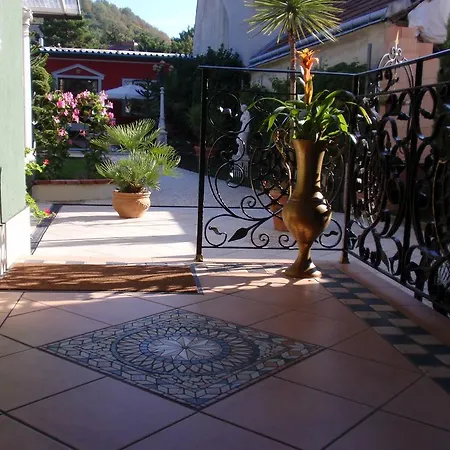 Villa-angelina Bed & Breakfast
